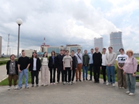 What are the responsibilities of a nuclear physicist at a nuclear power plant and how does an NPP work?