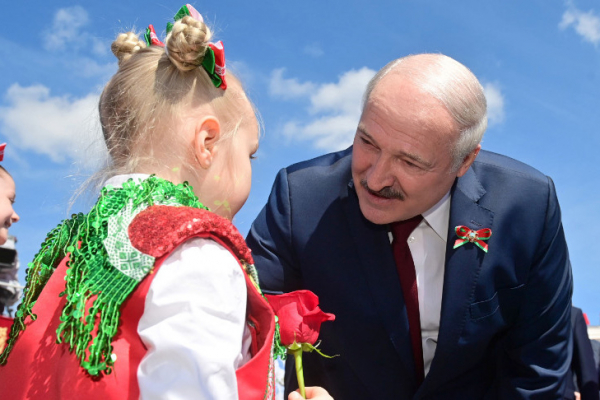 «Женщины и дети - приоритет приоритетов». Почему Лукашенко всегда выступает за поддержку семейных ценностей
