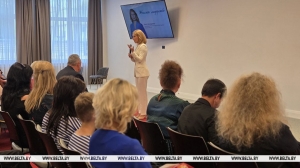 От сложных процессов - к рукоделию. Работницы "Белхудожпромыслов" представили работы на Женском форуме